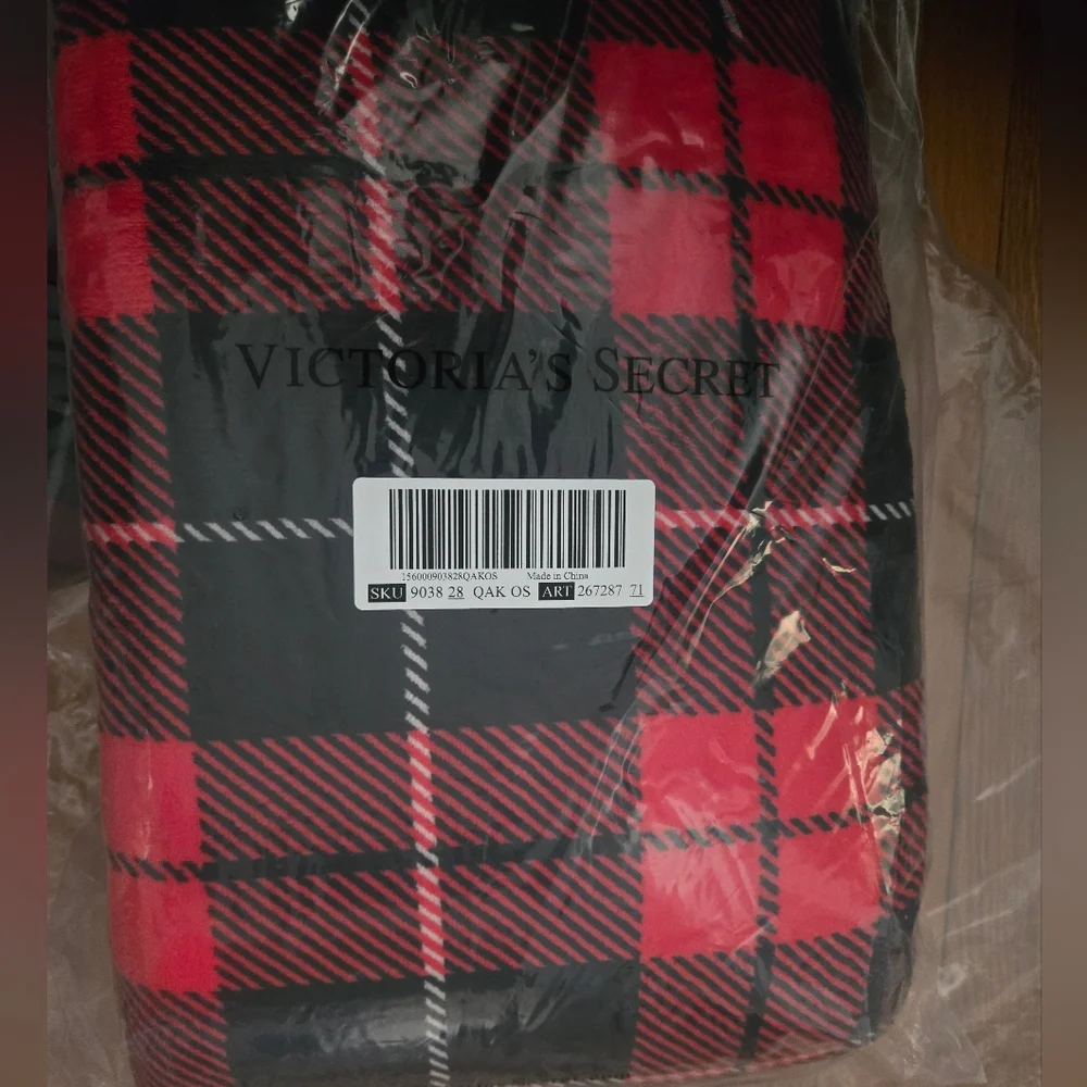 Victorias Secret Red and Black Plaid Tote Bag & Fleece Blanket - NWT